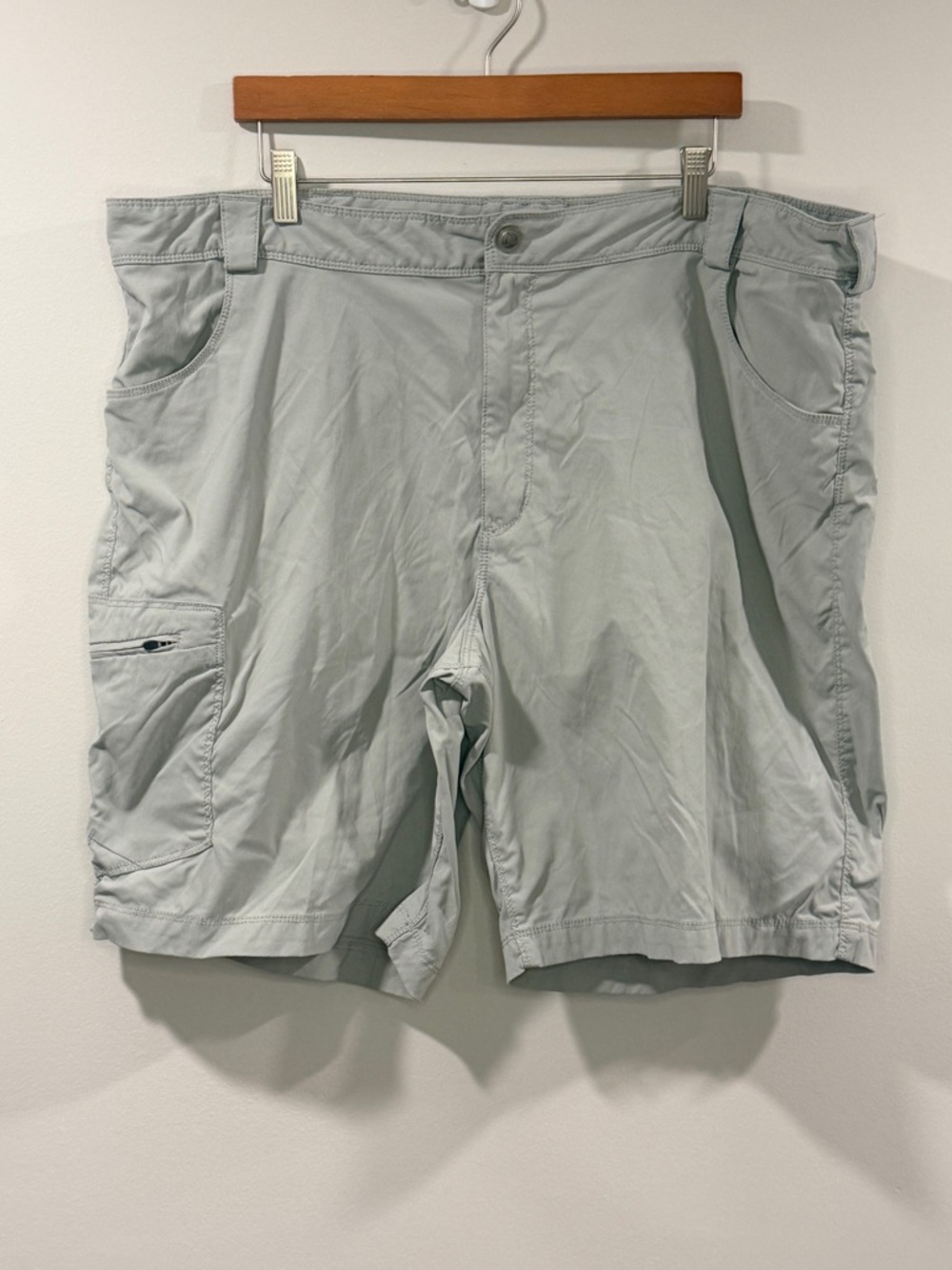 Ascend Men’s Light Gray Utility Cargo Shorts Size 44